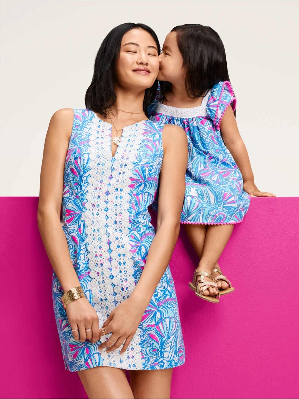 Lilly Pulitzer My Fans Sleeveless Split
Neck Shift Mini Dress